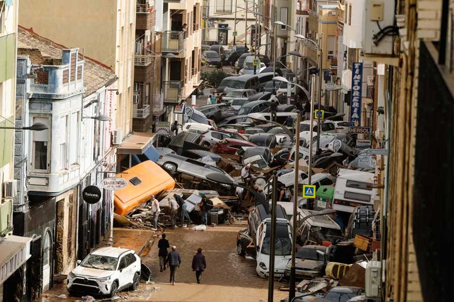 A un any de la DANA, el clam és major. Ni oblit ni perdó! Mazón fora i a la presó! A un any de la DANA, el clam és major. Ni oblit ni perdó! Mazón fora i a la presó!