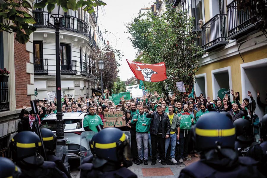 Segona setmana de vaga educativa indefinida a Madrid | La repressió policial no ens intimida. Aquesta vaga la guanyarem!