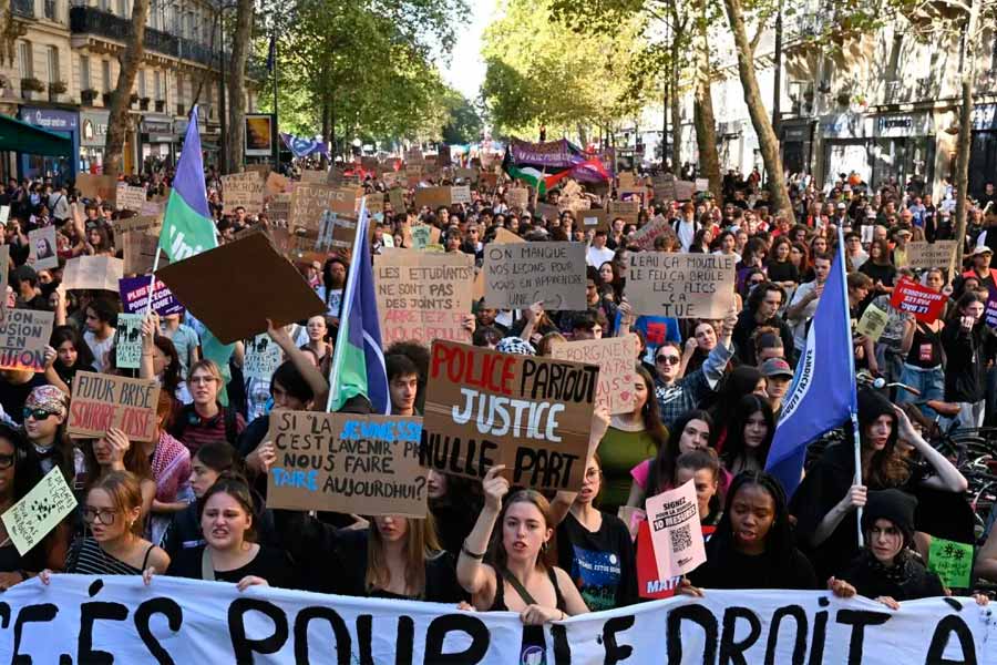 Solidaritat amb la lluita estudiantil a França. Ja n'hi ha prou de repressió policial!